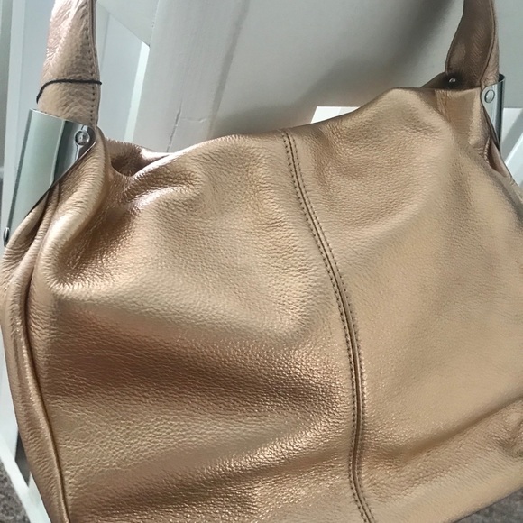 Vince Camuto Hobo bag “sold out everywhere” - Picture 4 of 6